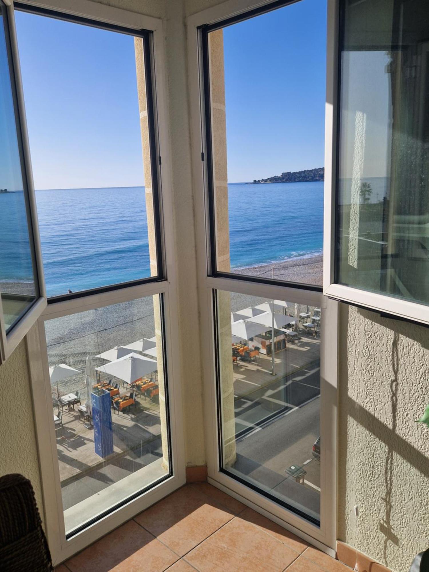 Villa Azzurra Menton Apt Luxe, Front Mer, 4Th Floor Of 5, Wifi, Tvsat, Climate 外观 照片