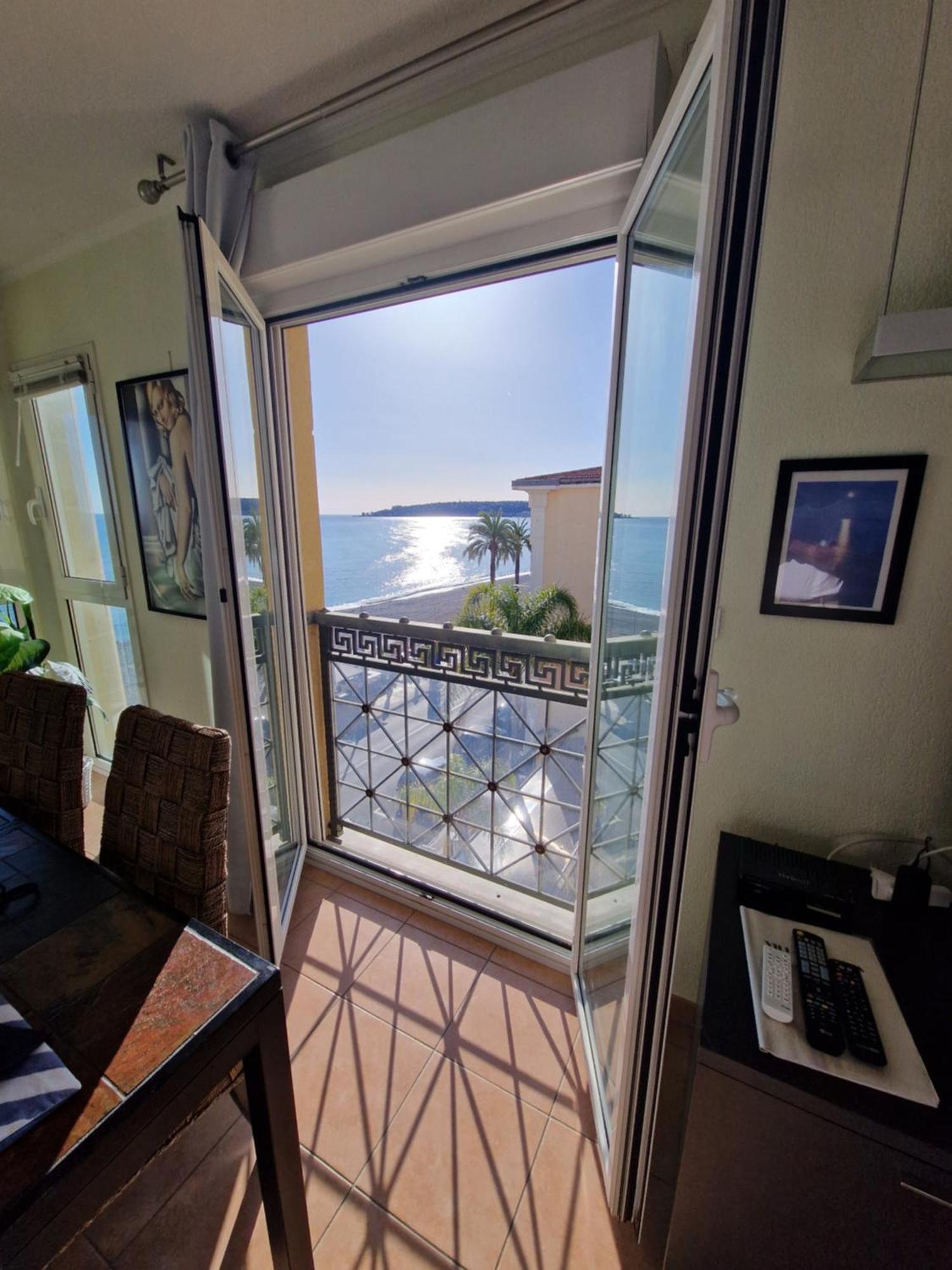 Villa Azzurra Menton Apt Luxe, Front Mer, 4Th Floor Of 5, Wifi, Tvsat, Climate 外观 照片